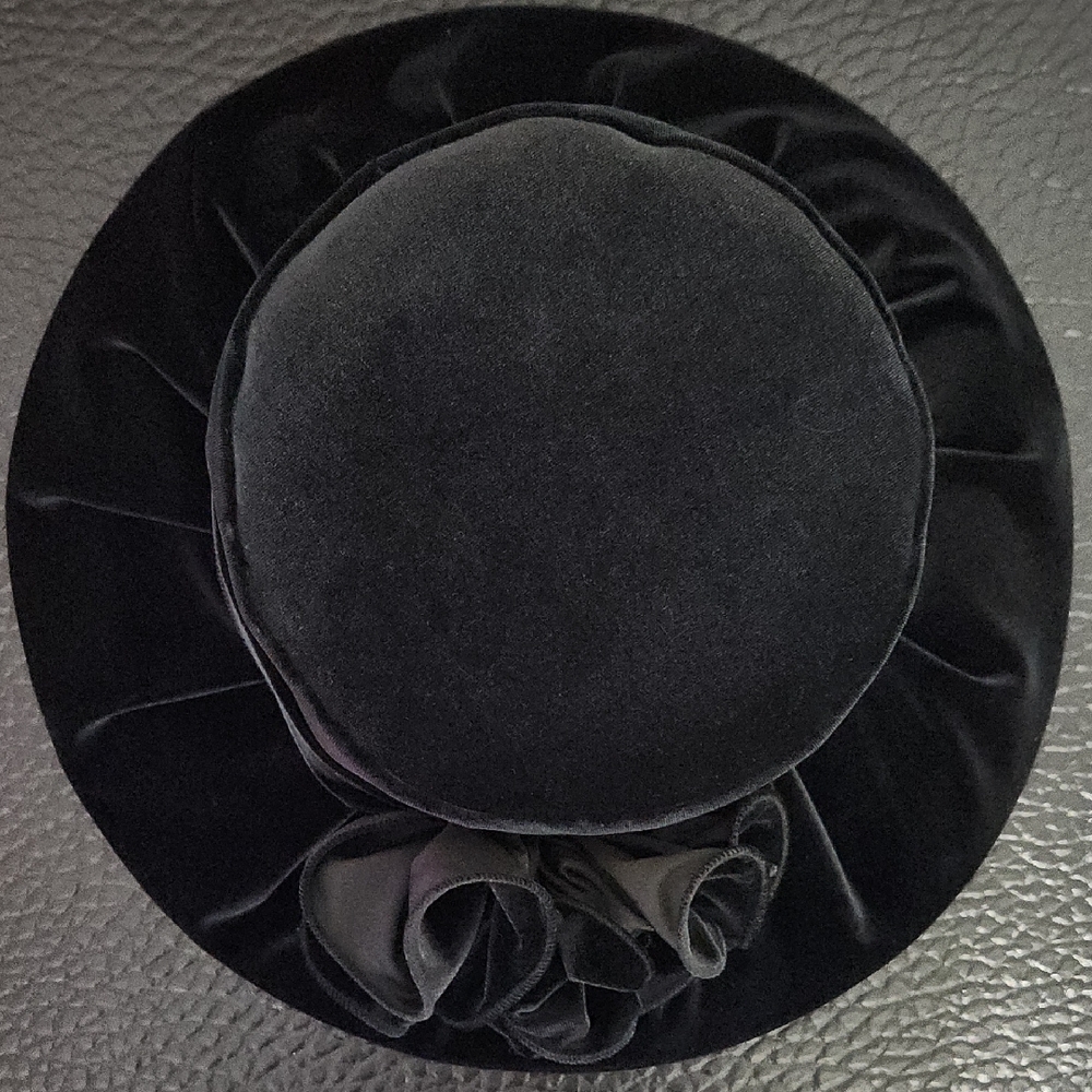 NEW! Elegant Black Velvet Hat - Picture 6 of 10